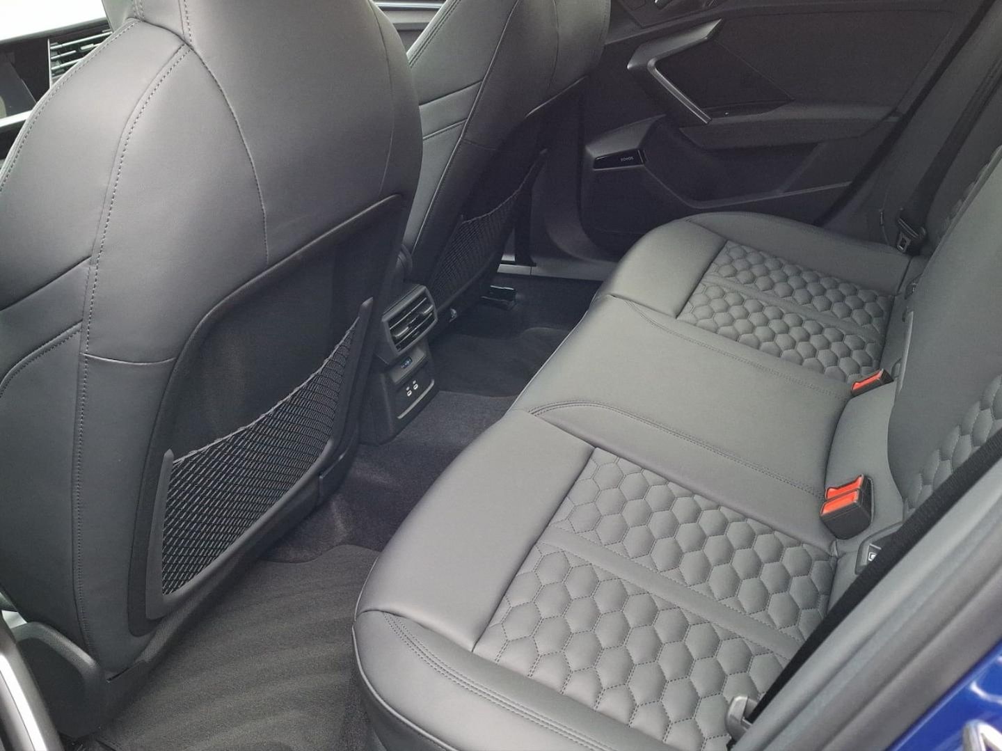 Bild über Audi RS 3 Sportback TFSI quattro 294 kW S tronic - für weitere Informationen kontaktieren Sie den Audi Partner