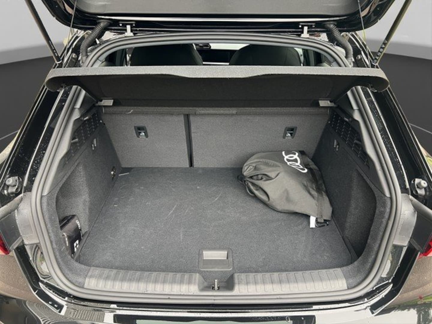 Bild über Audi A3 allstreet TFSI e 40 TFSI e S tronic - für weitere Informationen kontaktieren Sie den Audi Partner