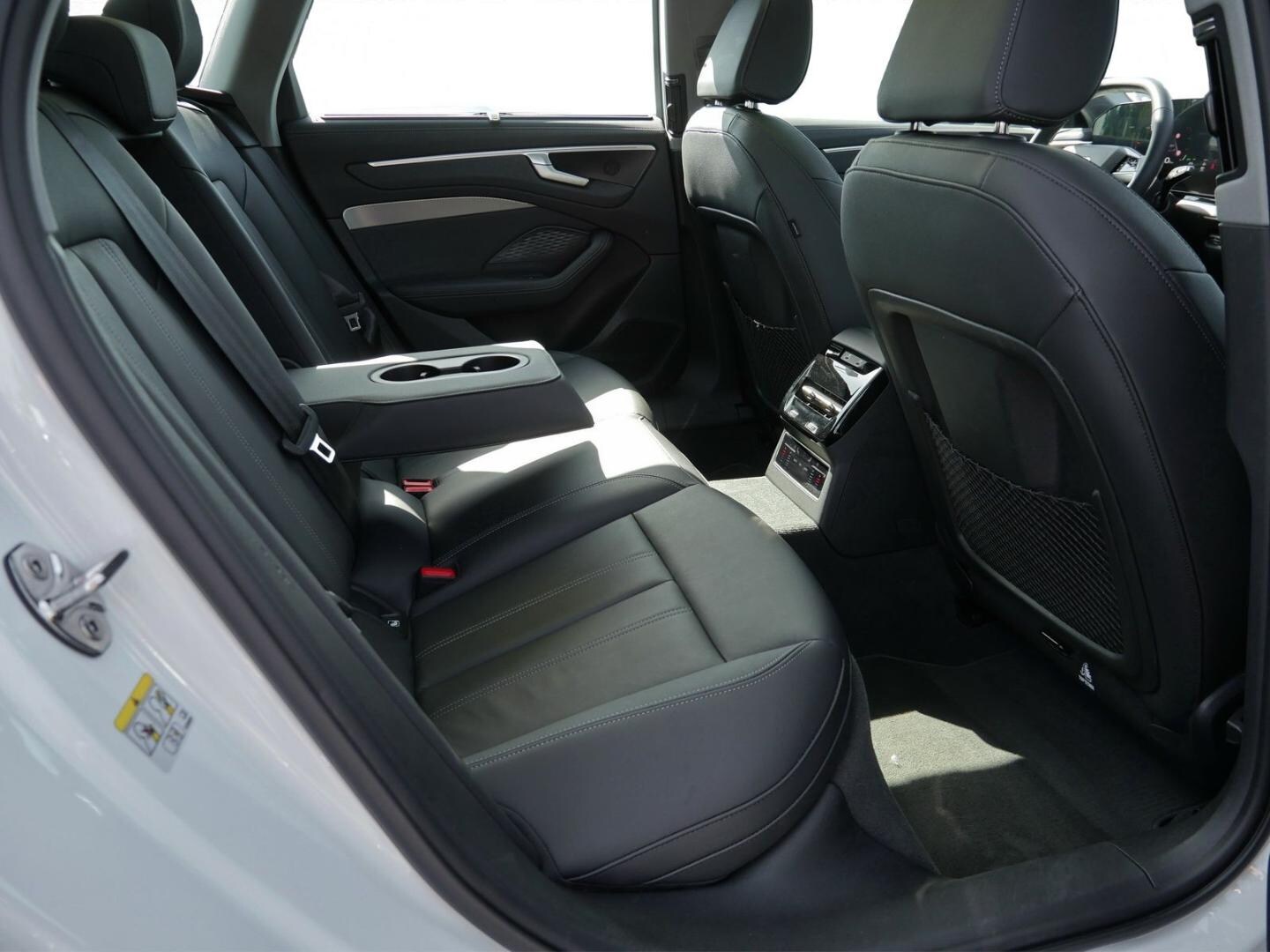 Bild über Audi A6 Avant TDI 150 kW S tronic - für weitere Informationen kontaktieren Sie den Audi Partner