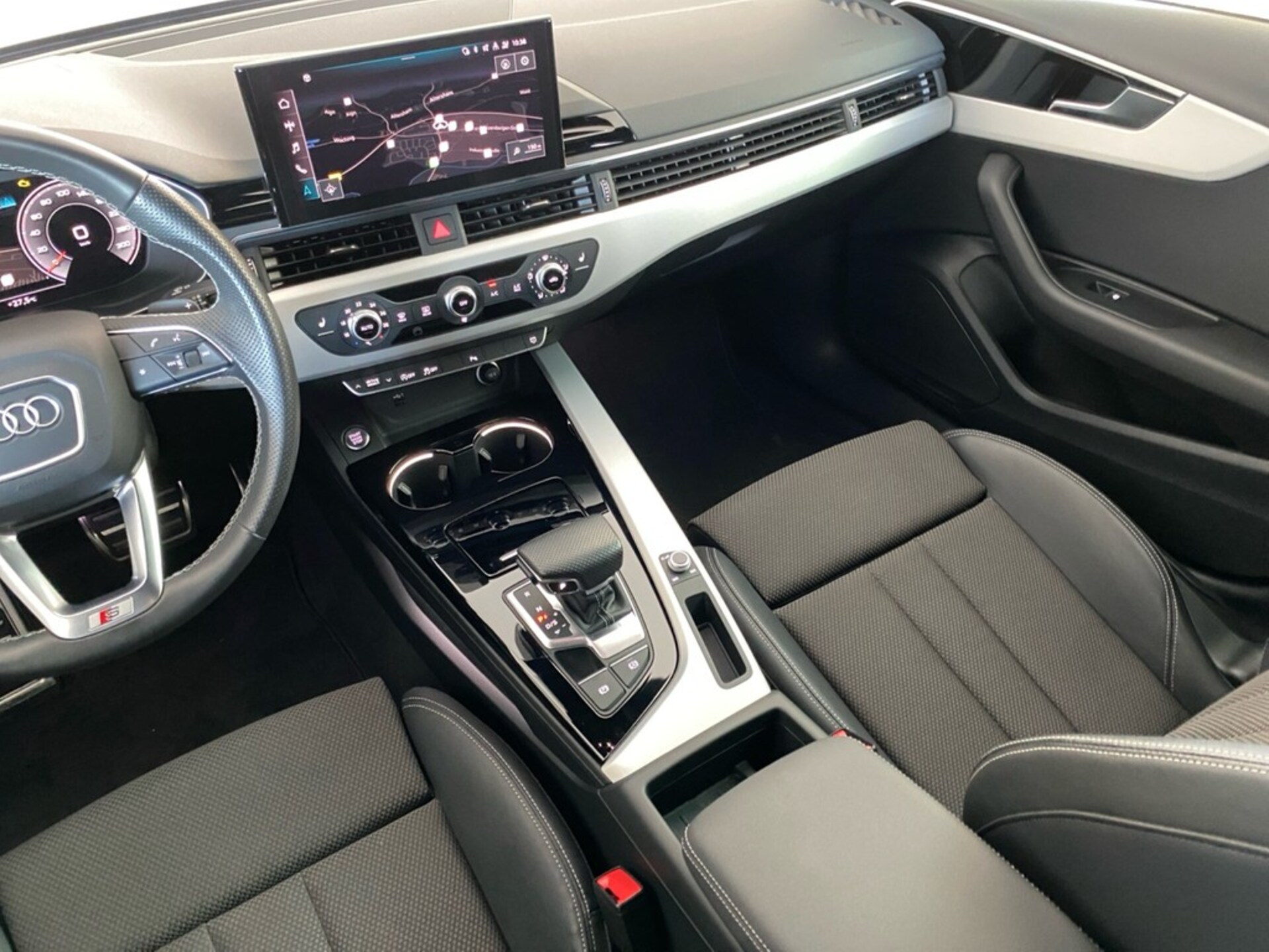 Audi A4 Avant S line