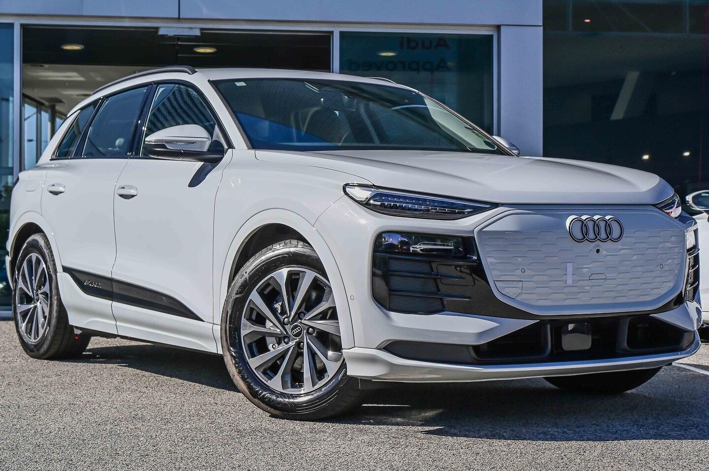 Image about Audi Q6 SUV e-tron e-tron