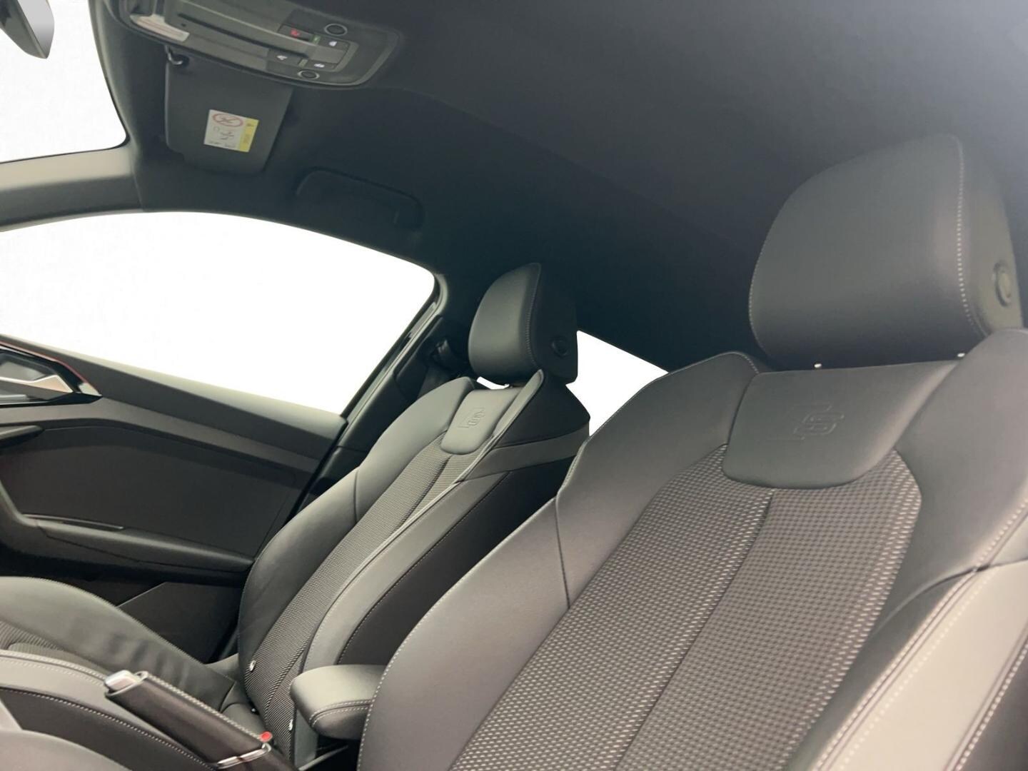 Bild über Audi A1 Sportback S line 35 TFSI S tronic - für weitere Informationen kontaktieren Sie den Audi Partner