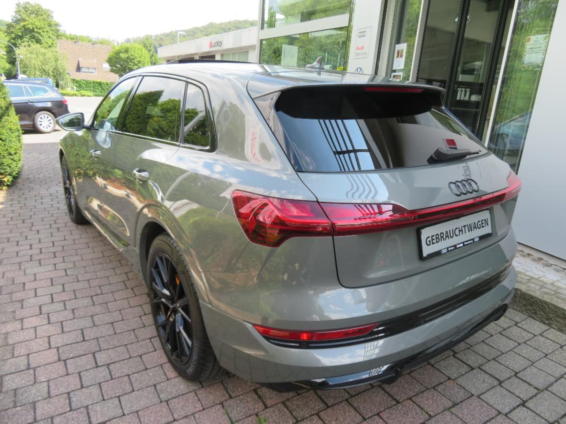 Audi e-tron S line