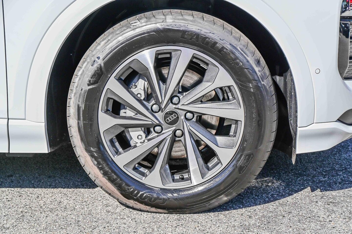 Image about Audi Q6 SUV e-tron e-tron