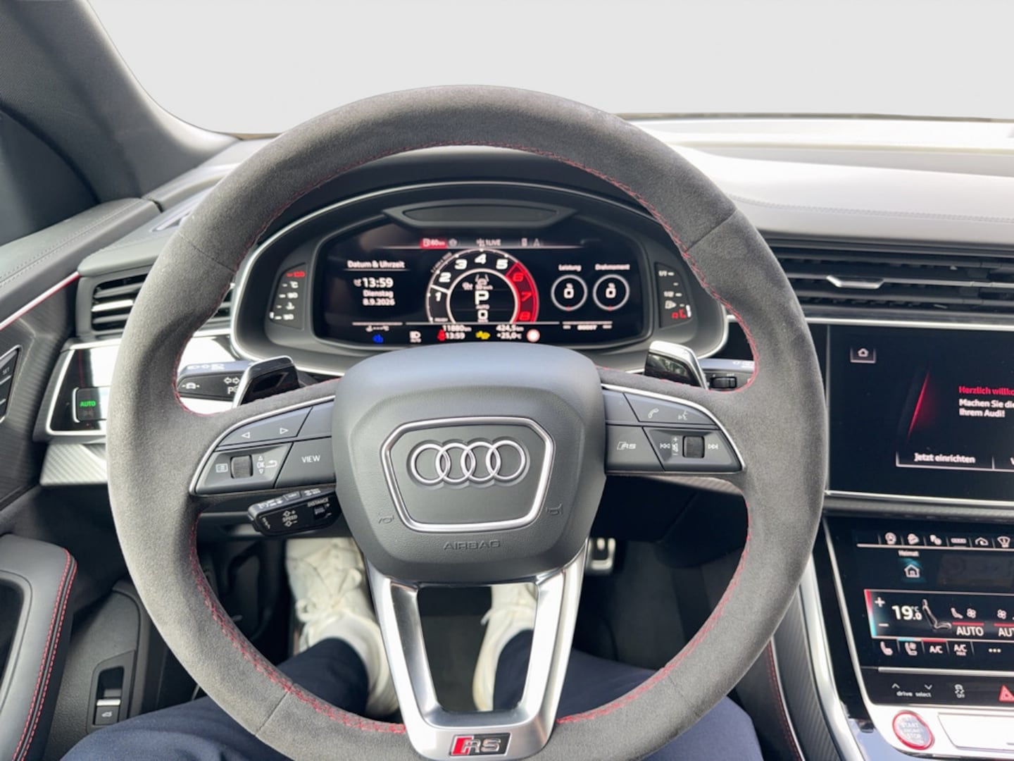 Bild über Audi RS Q8 SUV TFSI quattro 441 kW tiptronic - für weitere Informationen kontaktieren Sie den Audi Partner