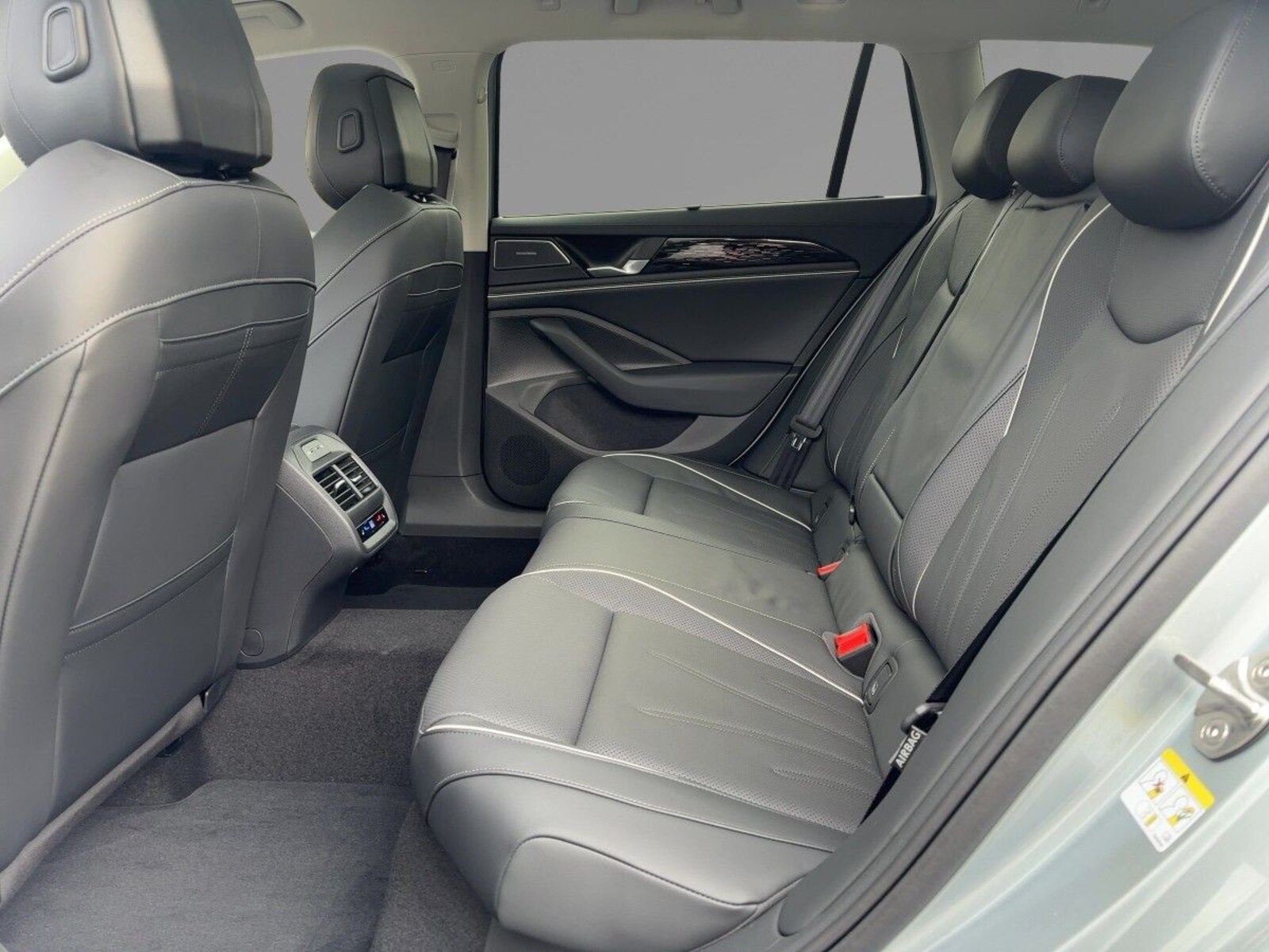 Volkswagen Passat – Bild 8