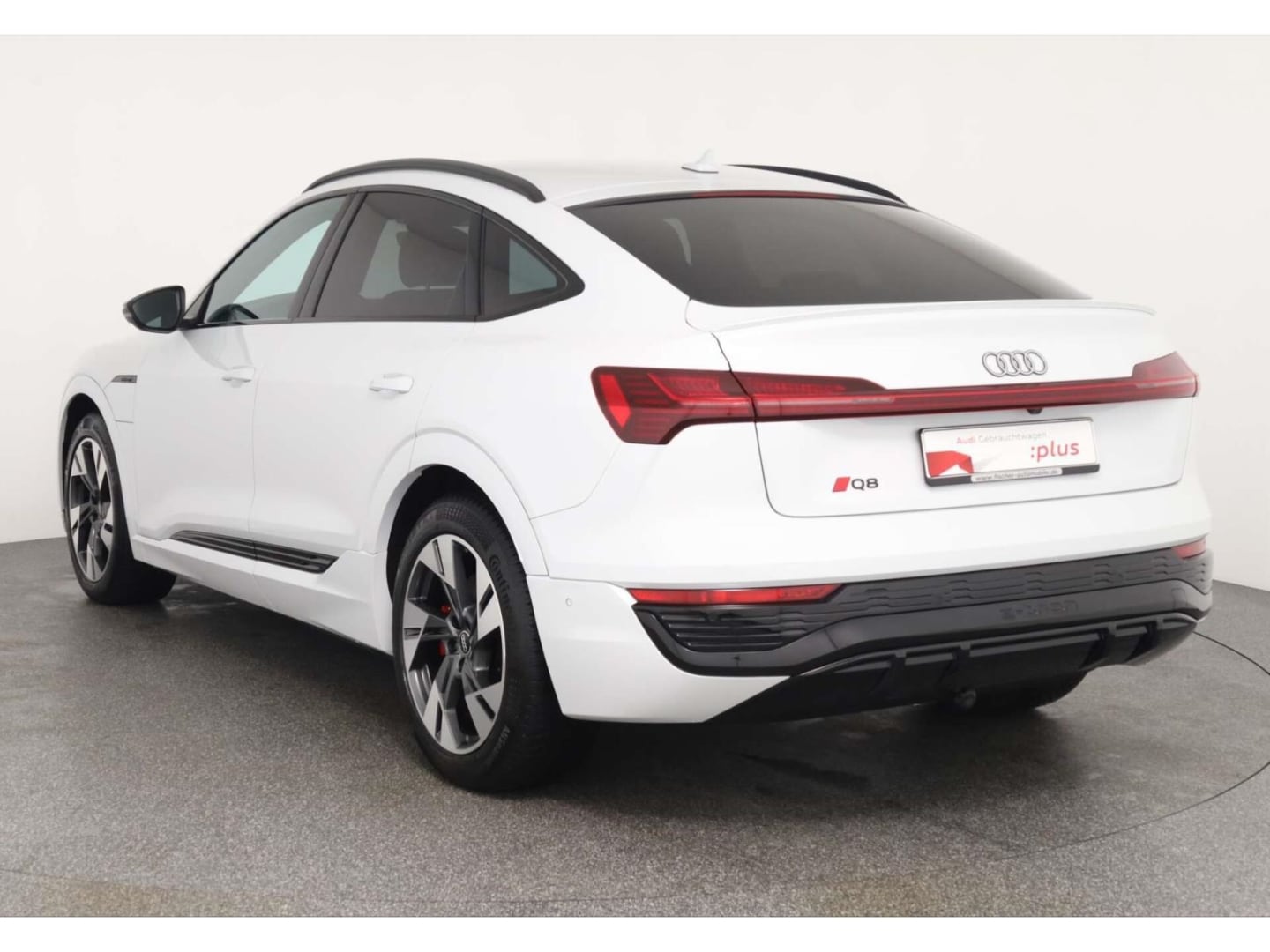 Bild über Audi Q8 Sportback e-tron S line 50 e-tron quattro - für weitere Informationen kontaktieren Sie den Audi Partner