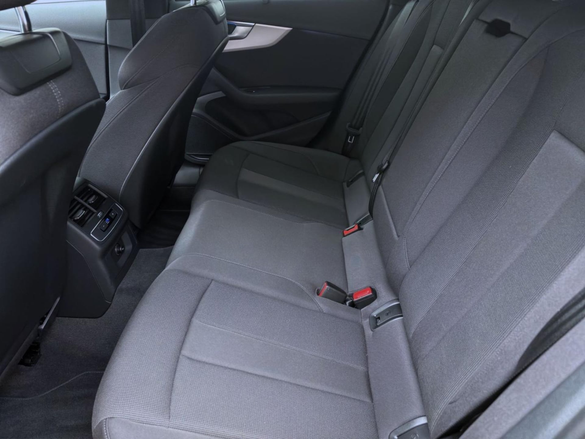 Audi A4 Avant S line