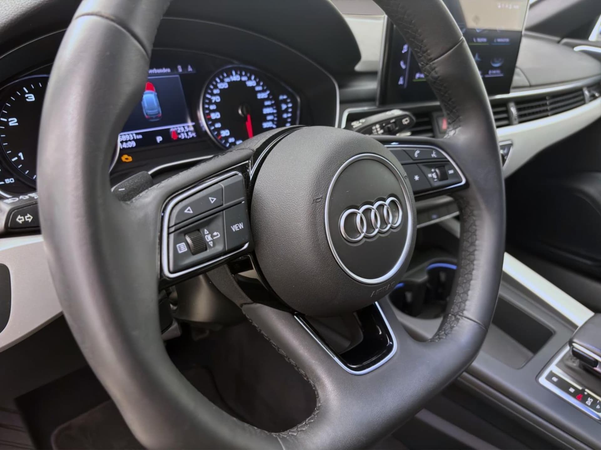 Audi A4 Avant S line