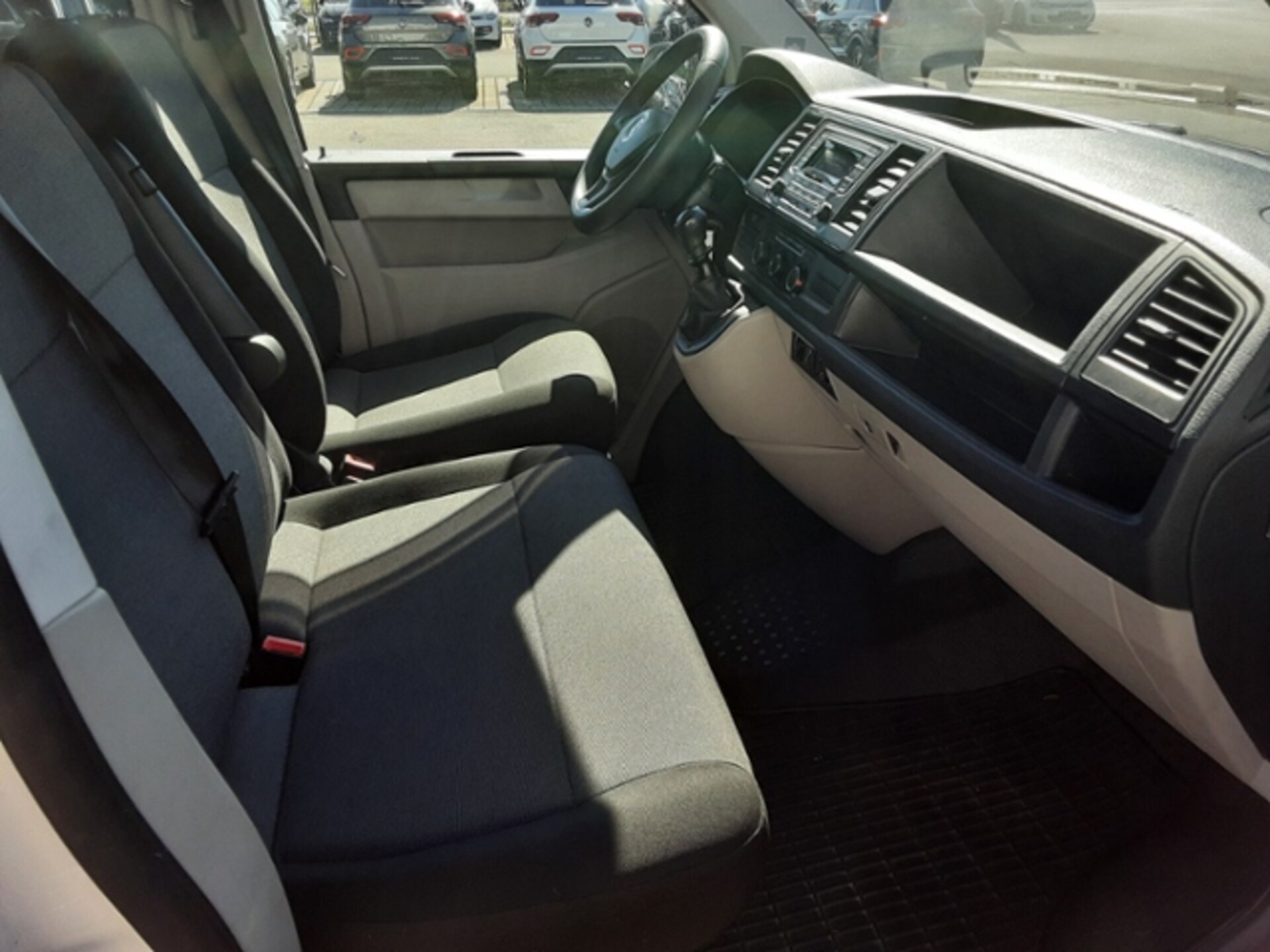 Volkswagen T6 Transporter Kombi kurzer Radstand