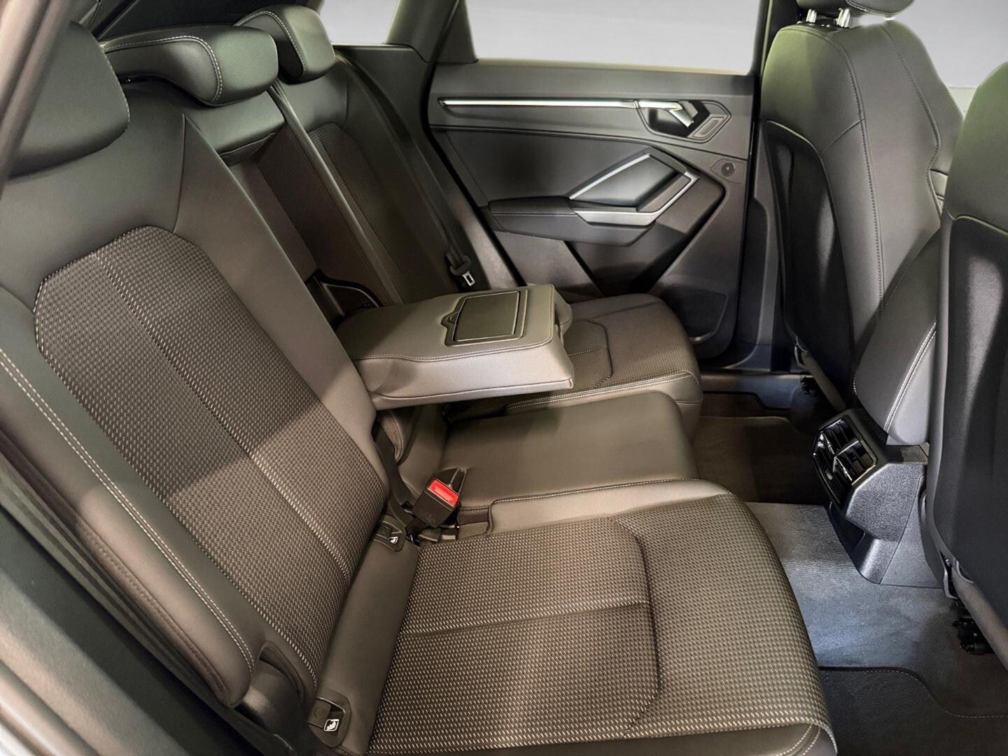 Bild über Audi Q3 S line 35 TFSI S tronic - für weitere Informationen kontaktieren Sie den Audi Partner