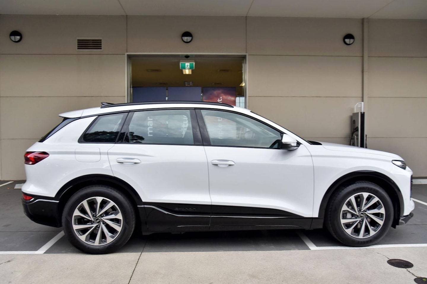 Image about Audi Q6 SUV e-tron e-tron