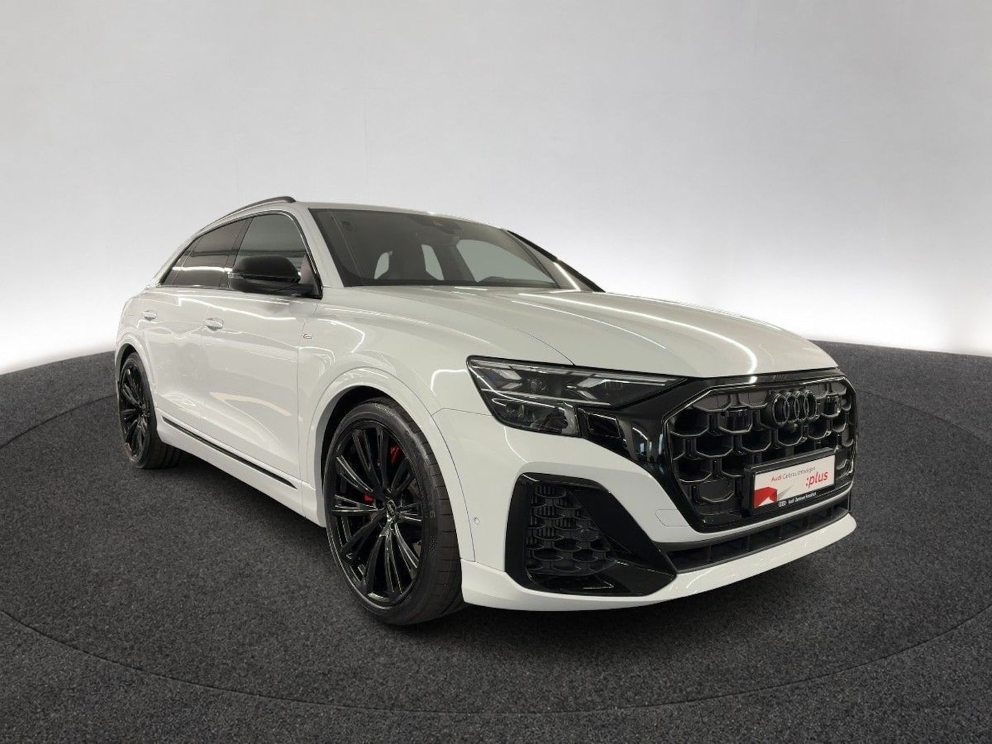 Bild über Audi Q8 SUV TFSI e S line business TFSI e quattro 290 kW tiptronic - für weitere Informationen kontaktieren Sie den Audi Partner