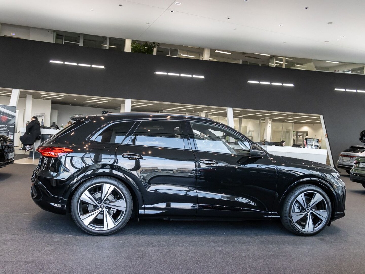 Bild über Audi Q5 SUV TDI quattro 150 kW S tronic - für weitere Informationen kontaktieren Sie den Audi Partner