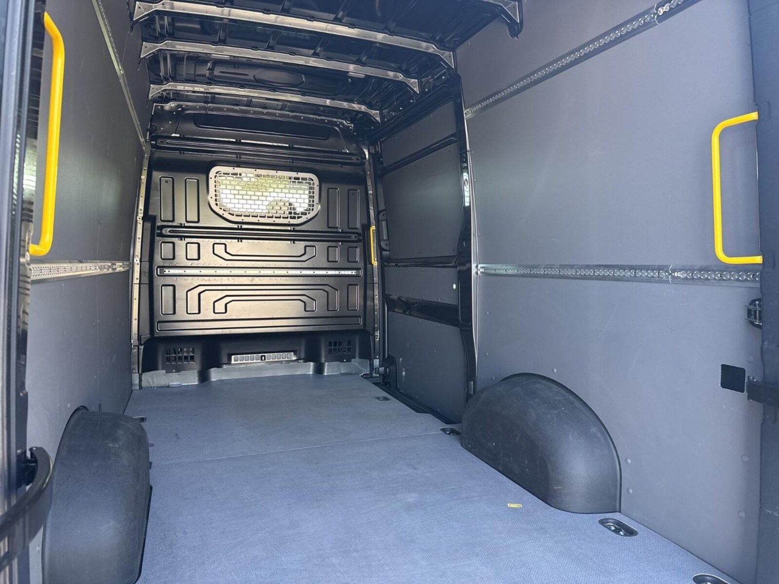 Volkswagen Crafter Kasten mittlerer Radstand – Bild 11