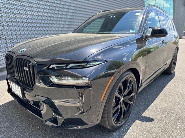 2025 BMW X7 M60i's photo