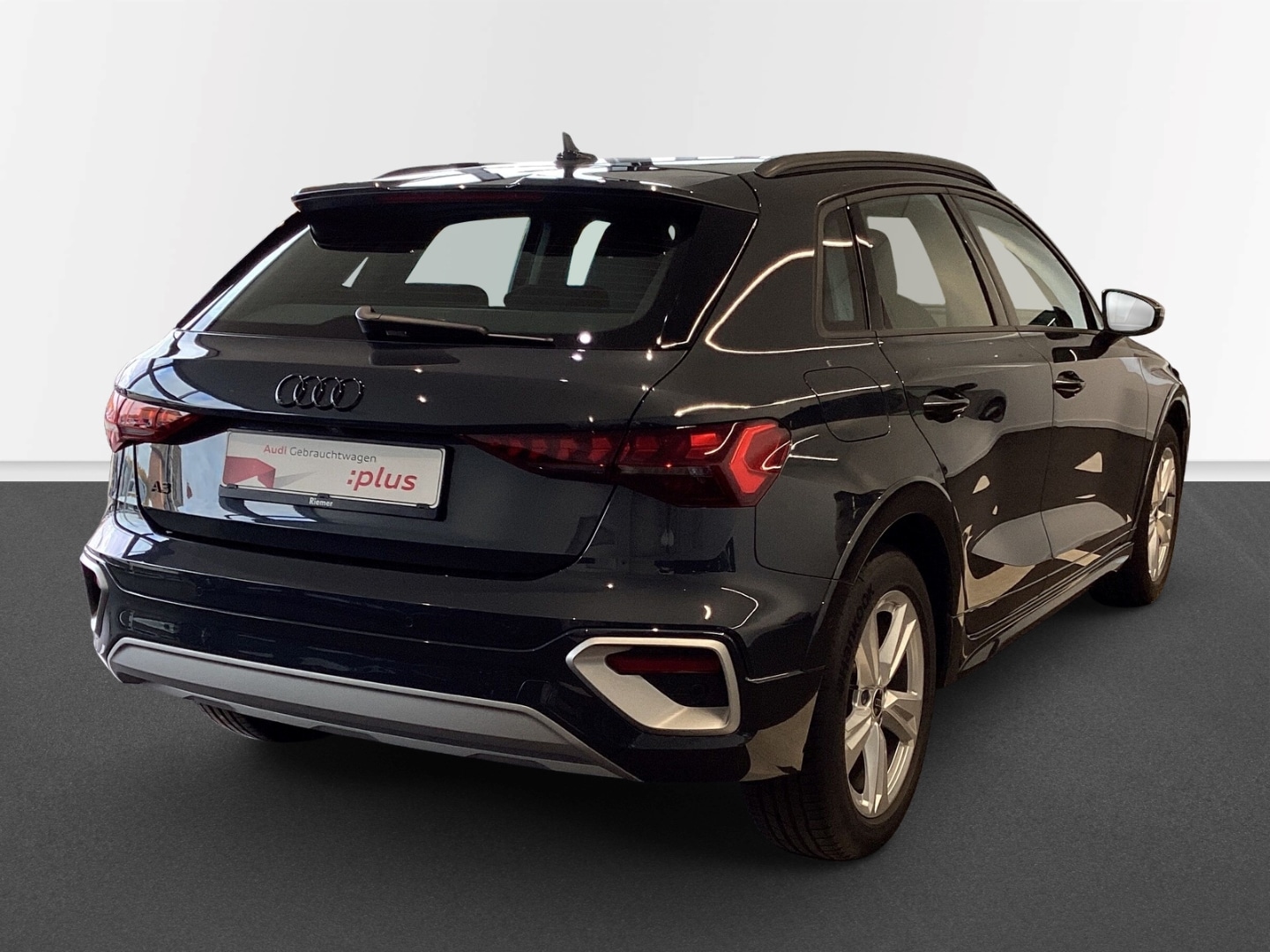 Bild über Audi A3 allstreet 35 TDI S tronic - für weitere Informationen kontaktieren Sie den Audi Partner