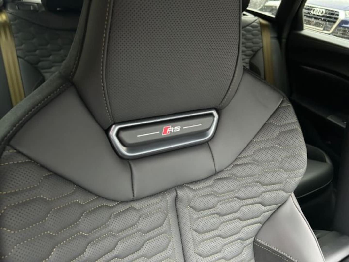 Bild über Audi RS 5 Avant TFSI quattro 470 kW tiptronic - für weitere Informationen kontaktieren Sie den Audi Partner