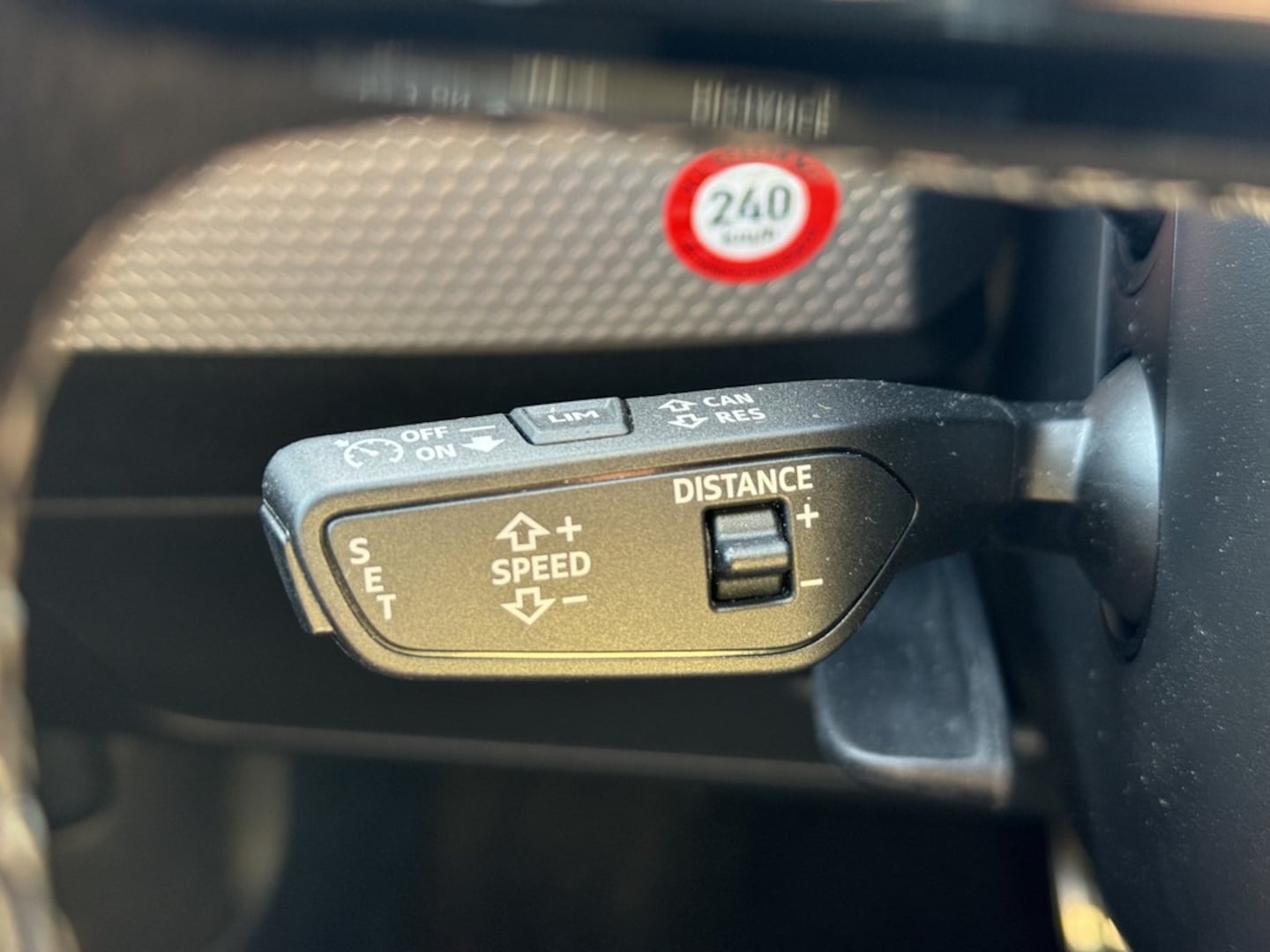 Bild über Audi A1 Sportback S line 30 TFSI S tronic - für weitere Informationen kontaktieren Sie den Audi Partner