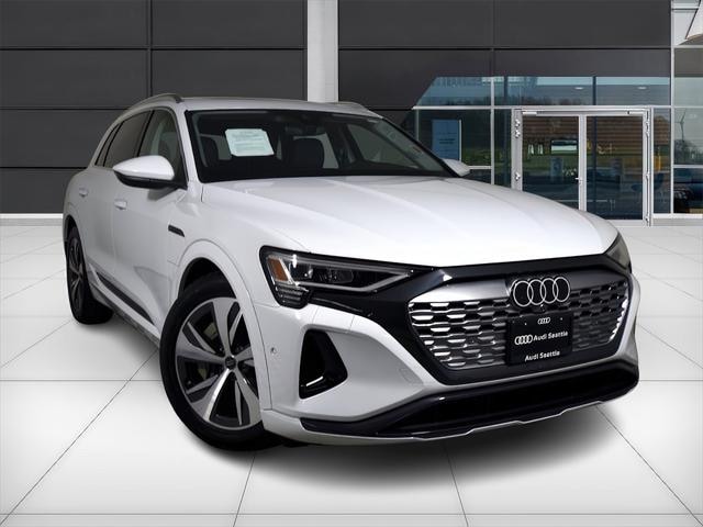 Photo of 2024 Audi Q8 e-tron
