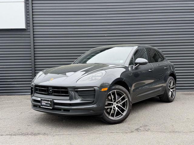 2025 Porsche Macan's photo