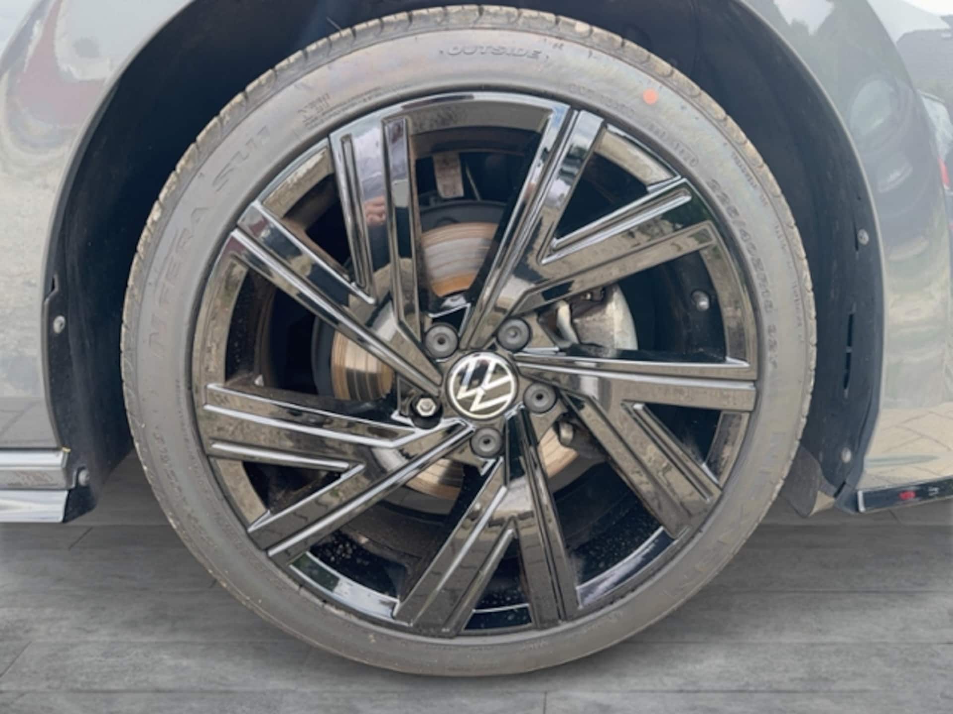 Volkswagen Golf R-Line