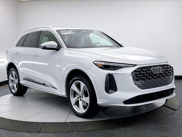 2025 Audi Q5 40 Premium Plus's photo