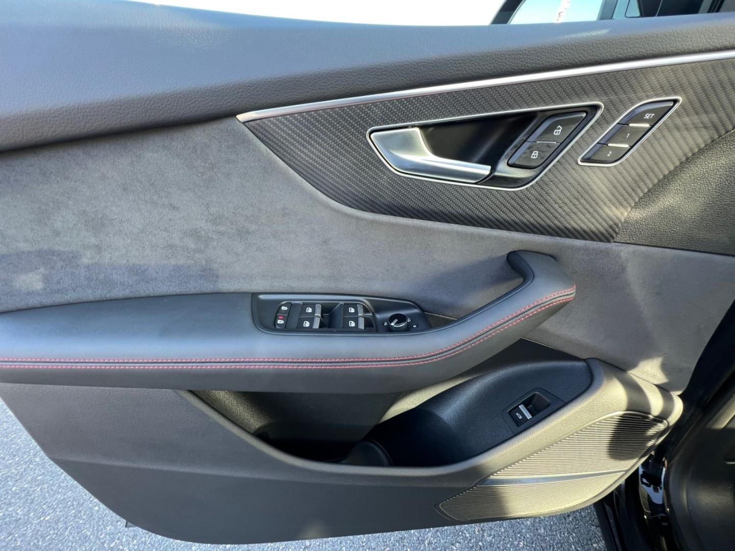 Bild über Audi SQ8 SUV TFSI quattro tiptronic - für weitere Informationen kontaktieren Sie den Audi Partner