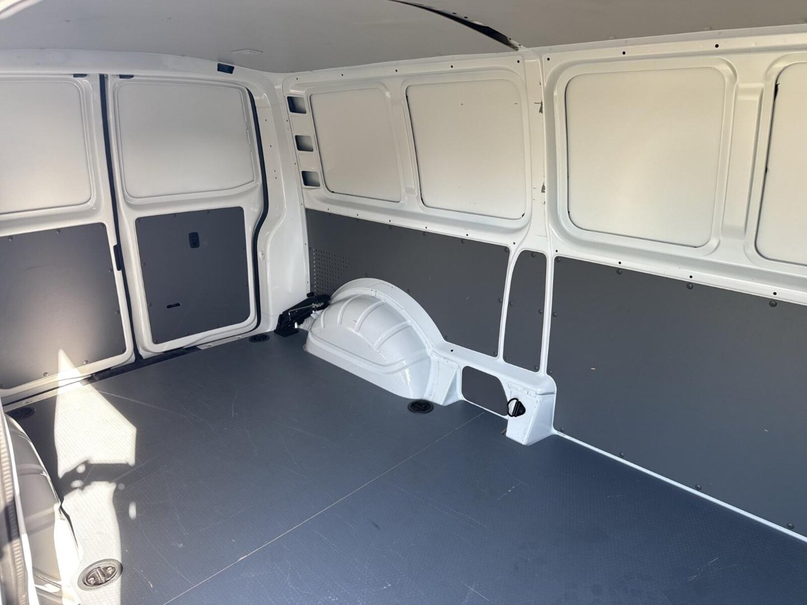 Volkswagen T6.1 Transporter Kasten langer Radstand – Bild 12