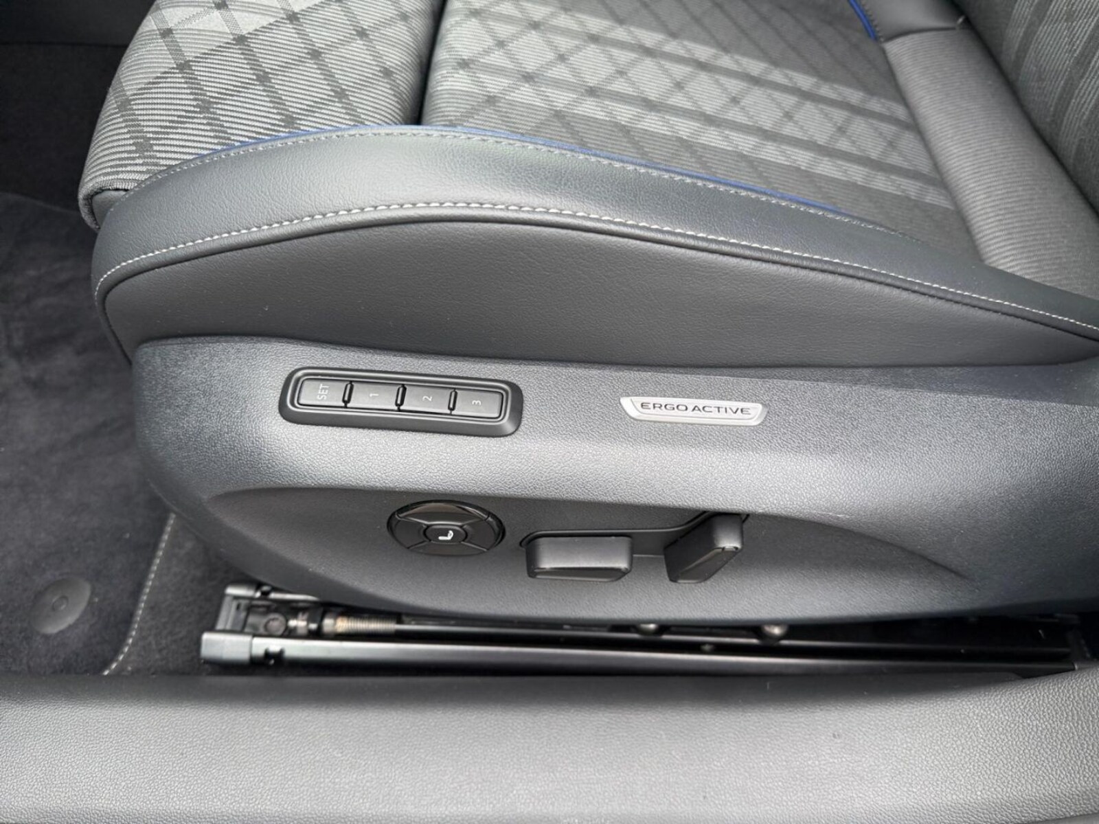 Volkswagen Passat – Bild 21