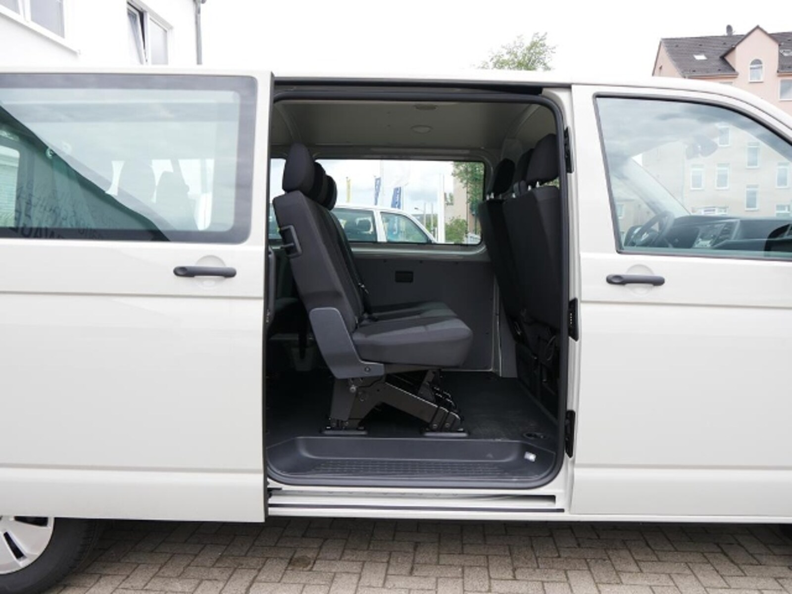Volkswagen T6.1 Transporter Kombi langer Radstand – Bild 5