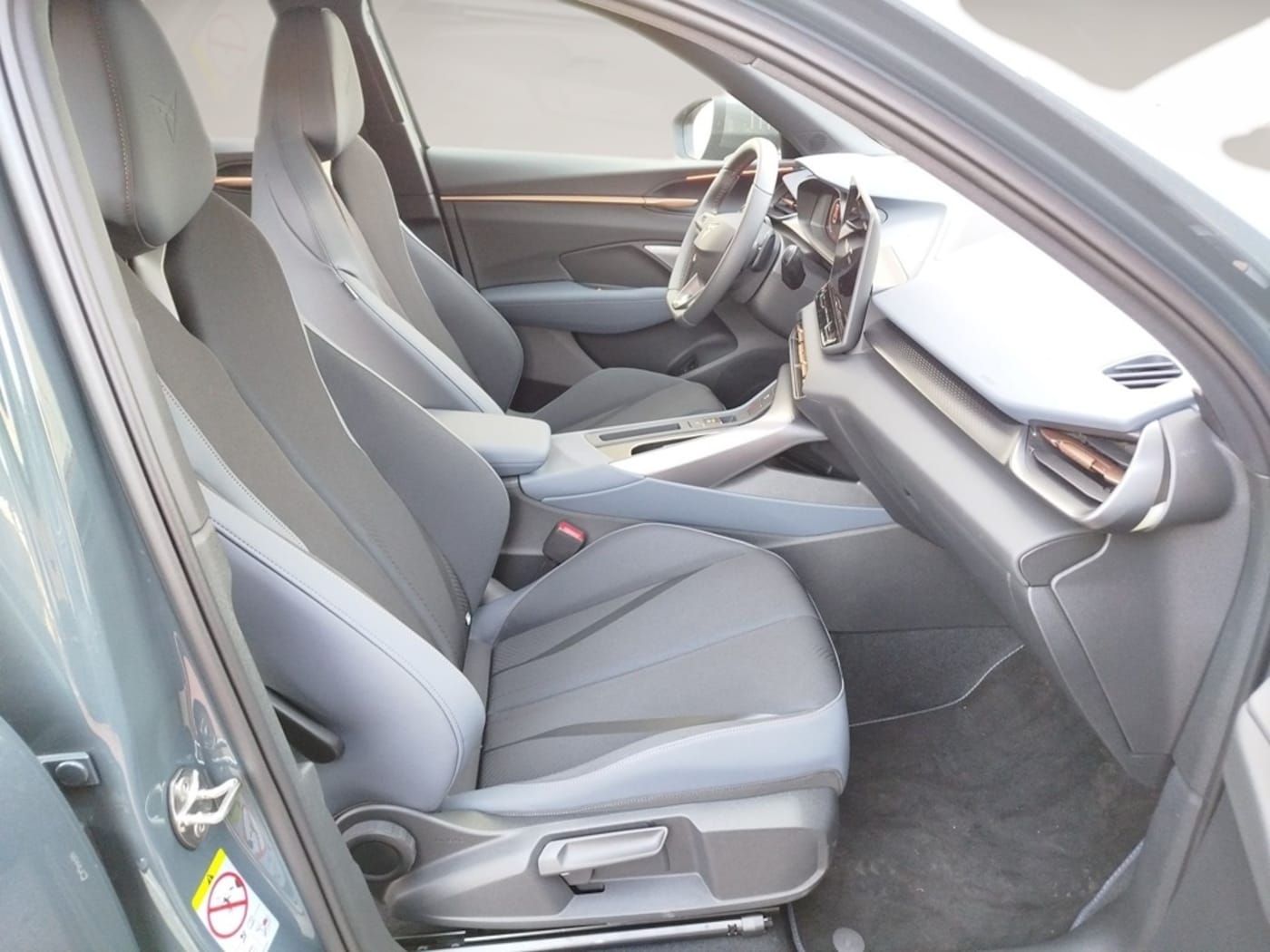 CUPRA Terramar 1.5 TSI e-Hybrid DSG 150 kW (204 CV) — photo 5