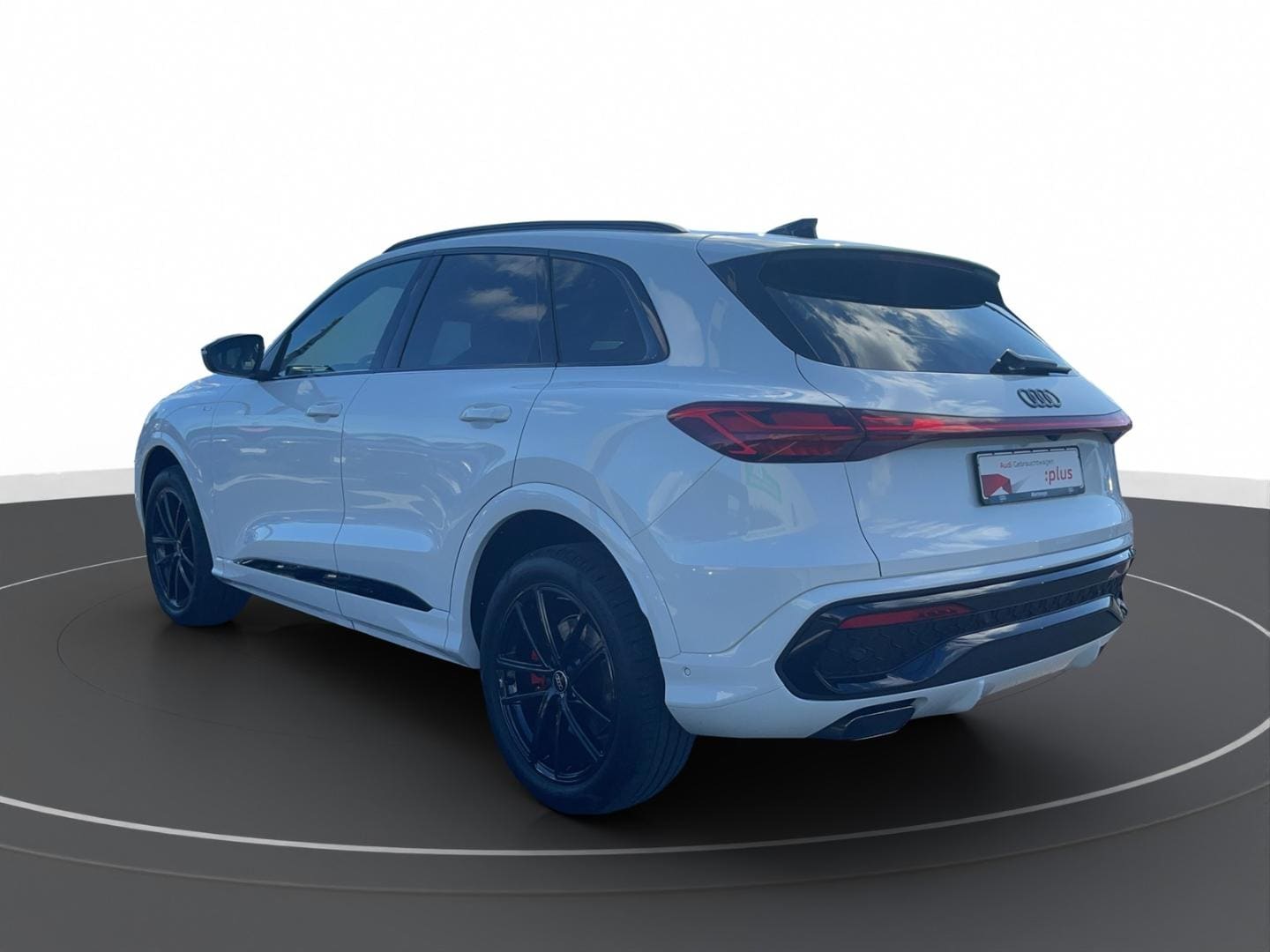 Bild über Audi Q5 SUV TFSI 150 kW S tronic - für weitere Informationen kontaktieren Sie den Audi Partner