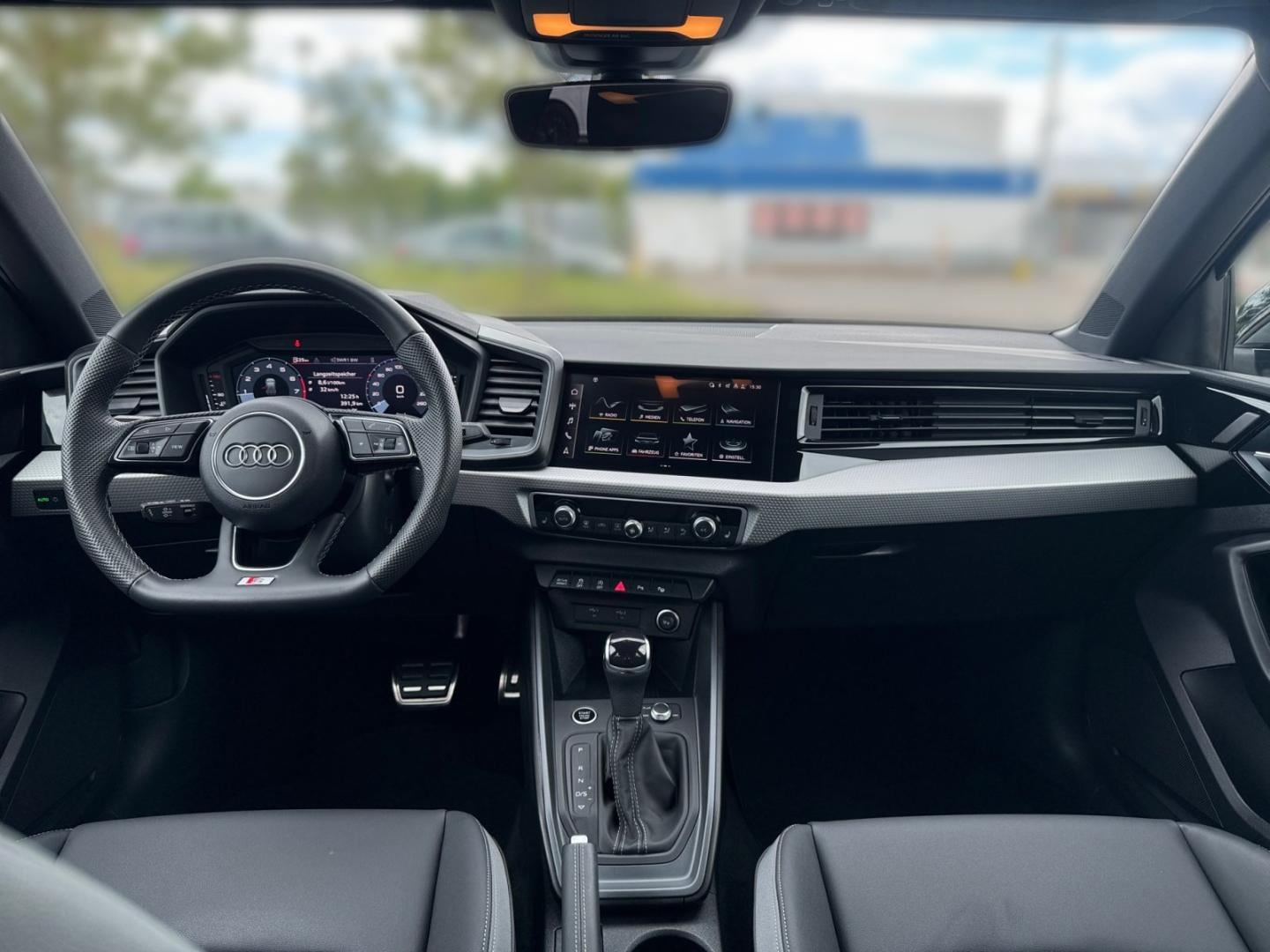 Bild über Audi A1 Sportback S line 40 TFSI S tronic - für weitere Informationen kontaktieren Sie den Audi Partner