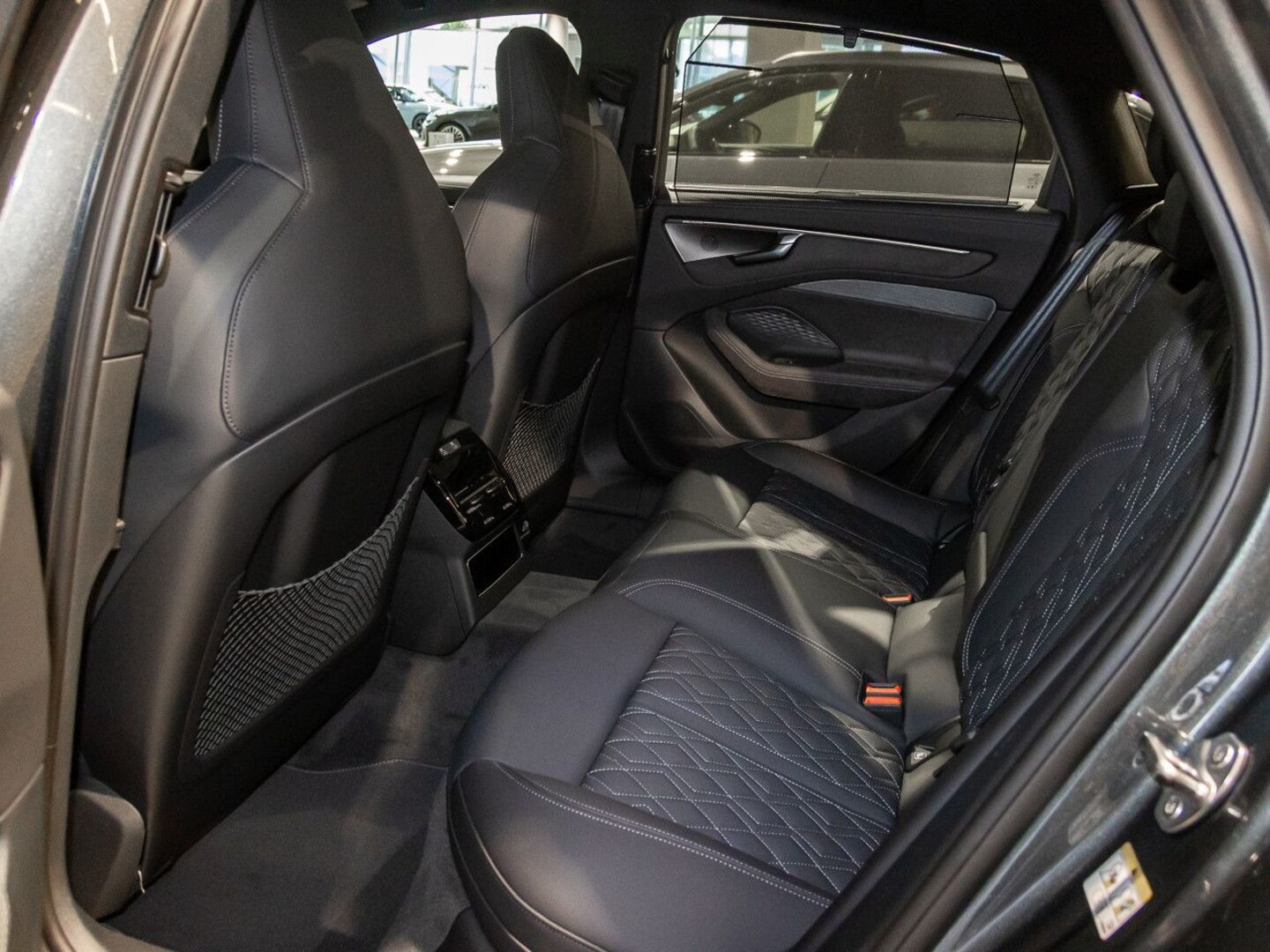 Bild über Audi A6 Limousine TDI quattro 150 kW S tronic - für weitere Informationen kontaktieren Sie den Audi Partner
