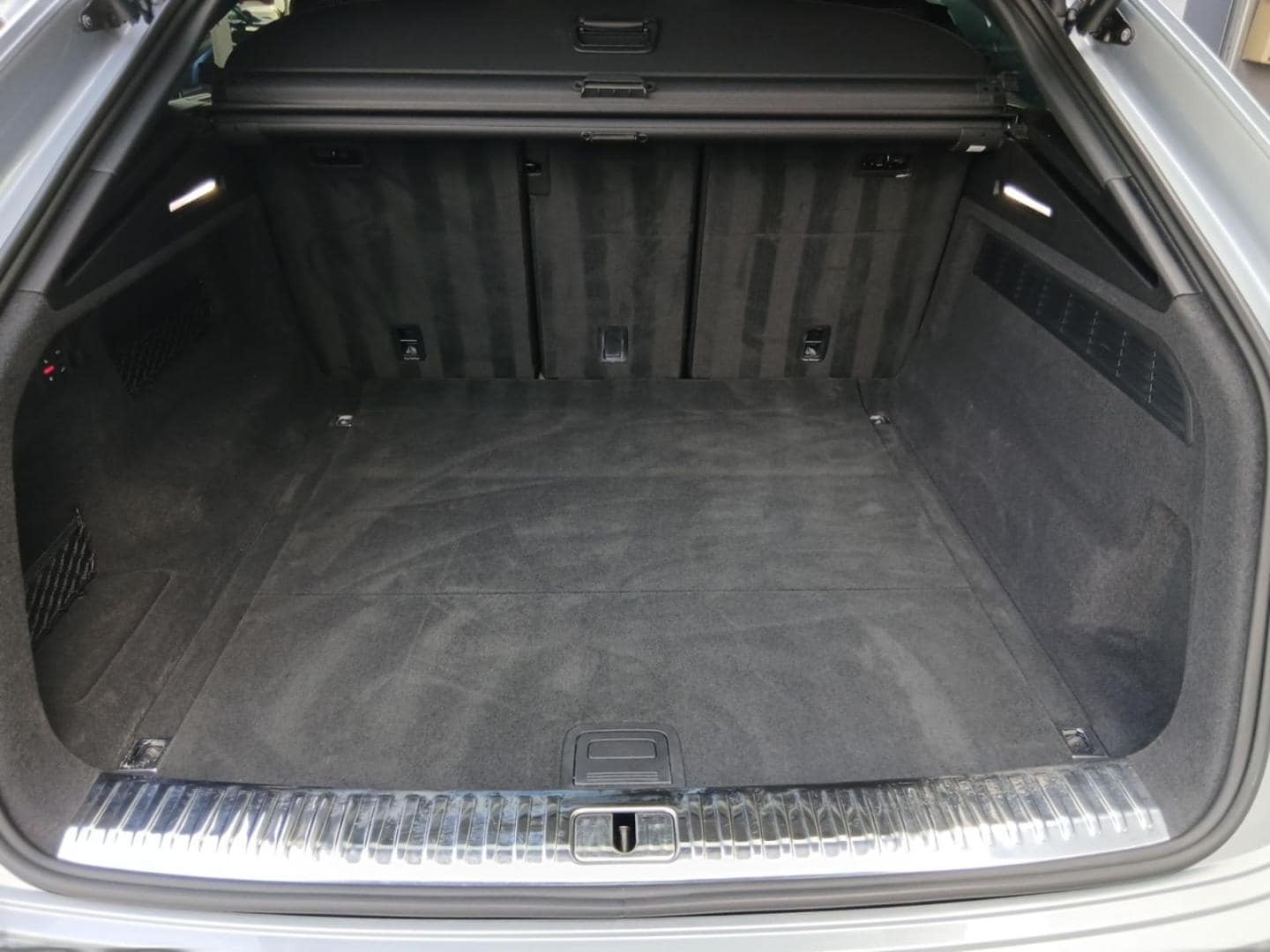 Bild über Audi Q8 SUV TDI quattro 210 kW tiptronic - für weitere Informationen kontaktieren Sie den Audi Partner