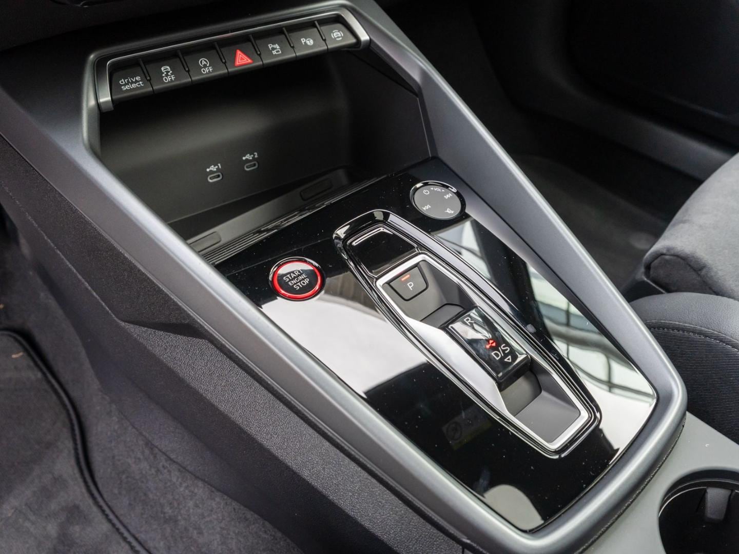 Bild über Audi RS 3 Sportback TFSI quattro 294 kW S tronic - für weitere Informationen kontaktieren Sie den Audi Partner