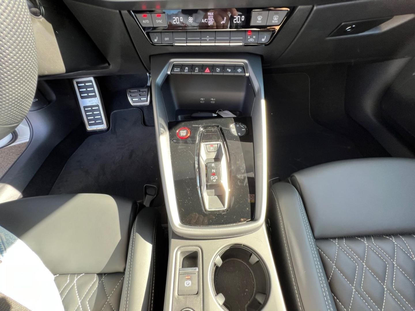 Bild über Audi S3 Sportback TFSI quattro S tronic - für weitere Informationen kontaktieren Sie den Audi Partner