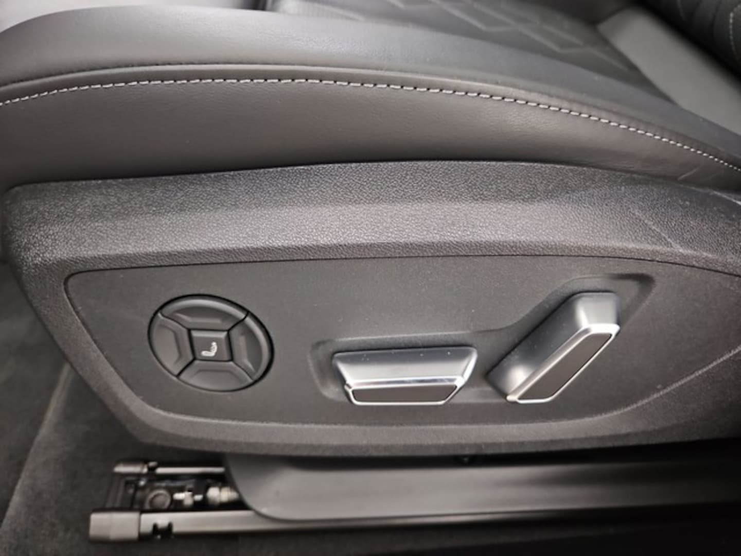 Bild über Audi A6 Avant e-tron e-tron - für weitere Informationen kontaktieren Sie den Audi Partner