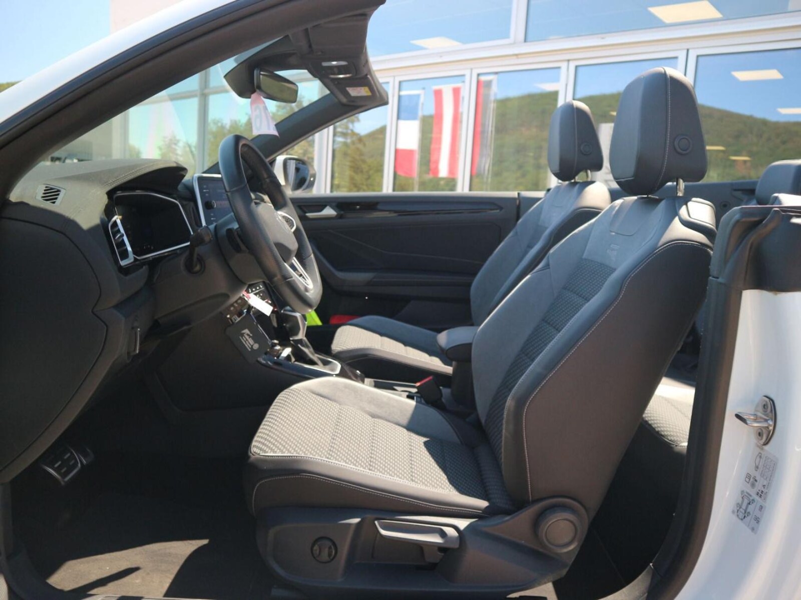 Volkswagen T-Roc Cabriolet – Bild 10