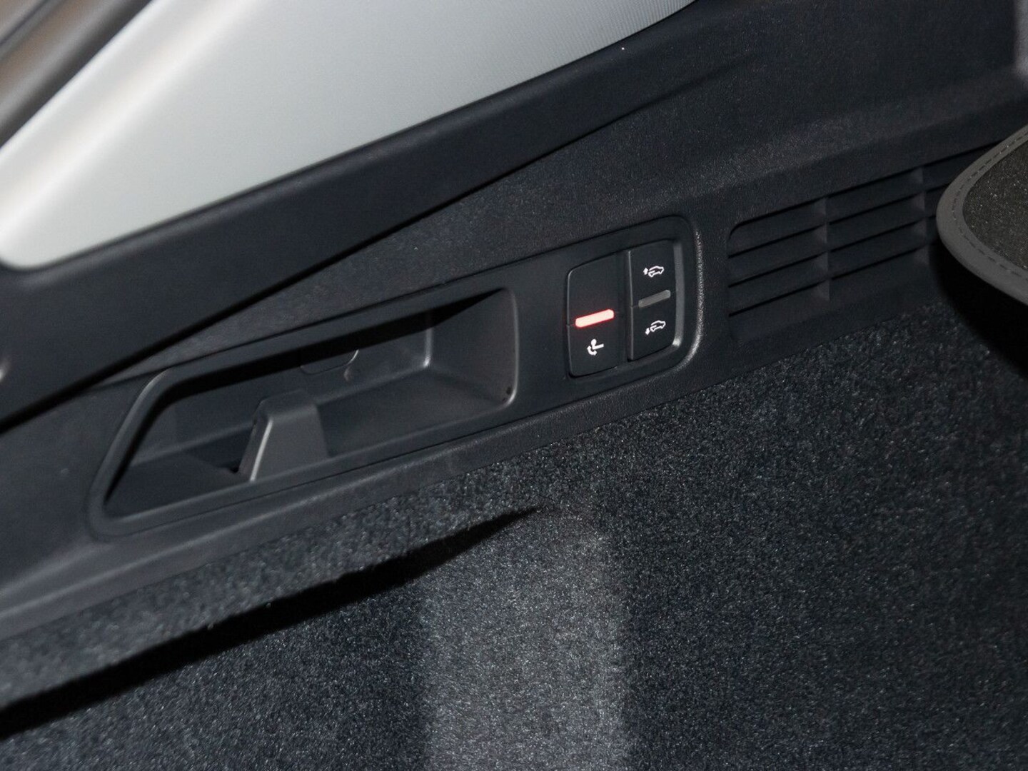Bild über Audi Q5 SUV TDI quattro 150 kW S tronic - für weitere Informationen kontaktieren Sie den Audi Partner