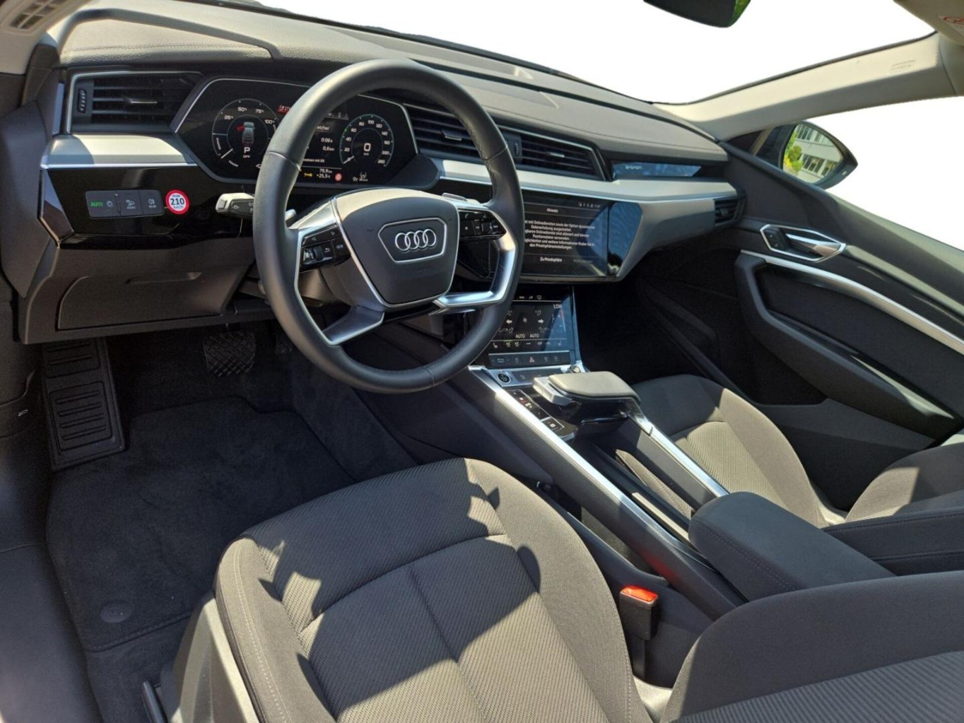 Audi Q8 Sportback e-tron S line