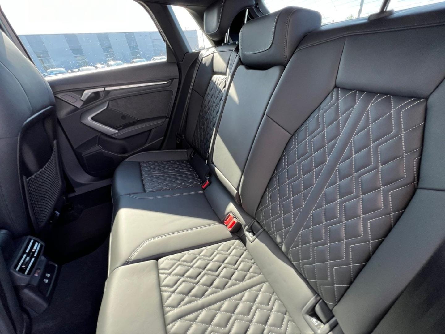 Bild über Audi S3 Sportback TFSI quattro S tronic - für weitere Informationen kontaktieren Sie den Audi Partner