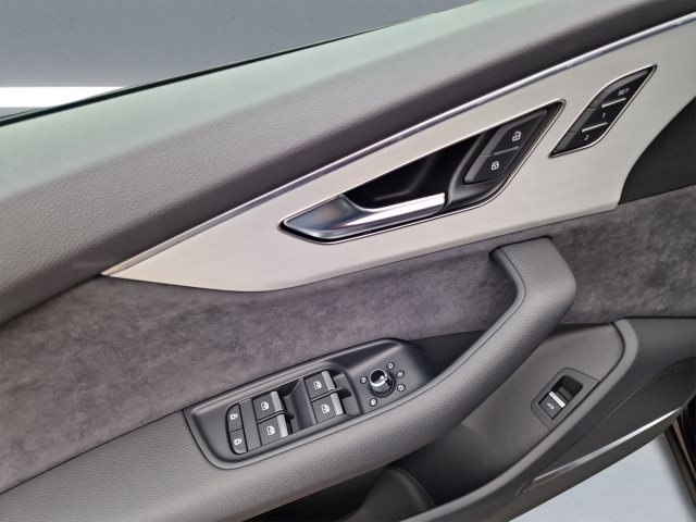 Image about Audi Q7 SUV S line 50 TDI quattro tiptronic
