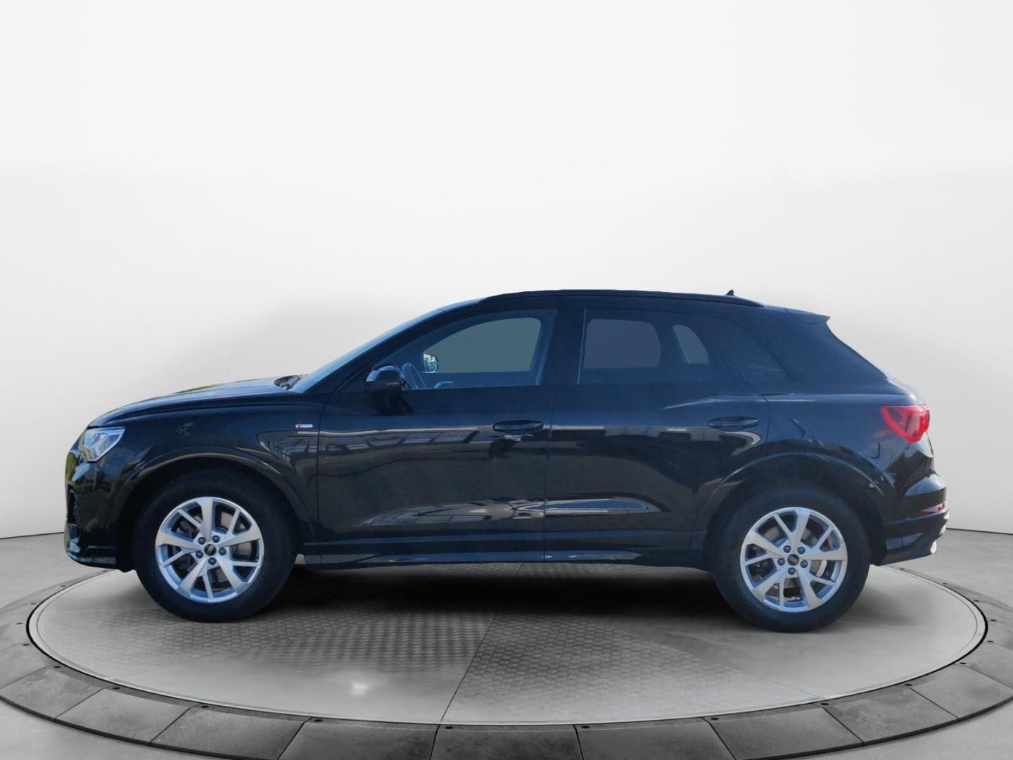 Bild über Audi Q3 S line 40 TFSI quattro S tronic - für weitere Informationen kontaktieren Sie den Audi Partner