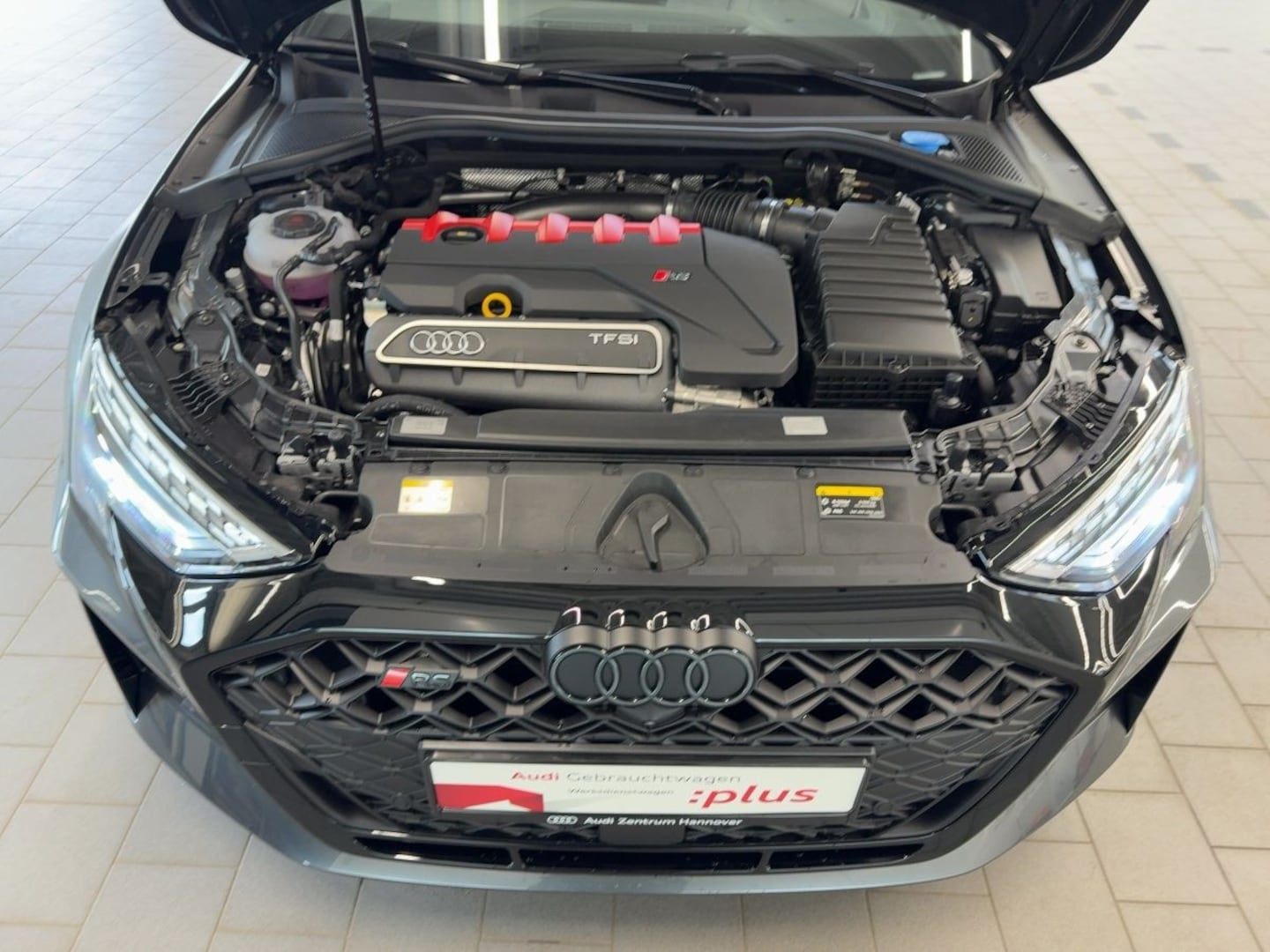 Bild über Audi RS 3 Sportback TFSI quattro 294 kW S tronic - für weitere Informationen kontaktieren Sie den Audi Partner
