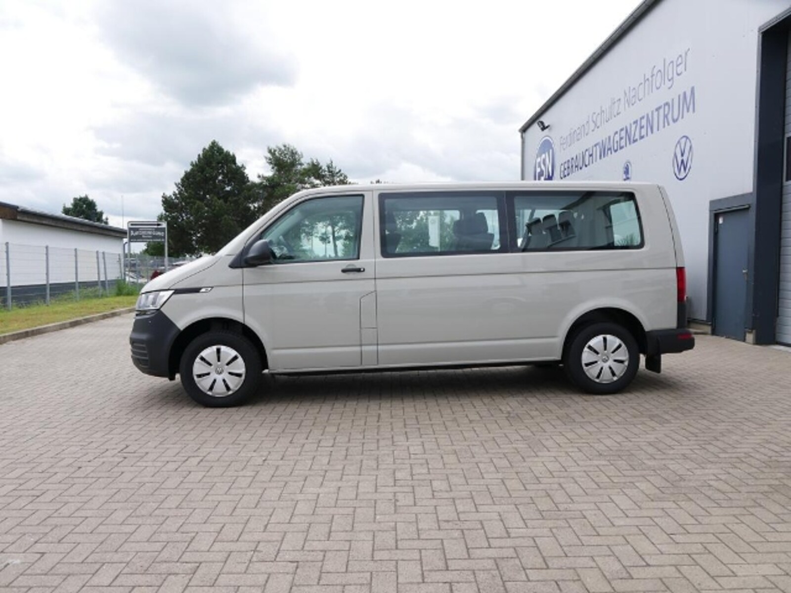 Volkswagen T6.1 Transporter Kombi langer Radstand – Bild 15
