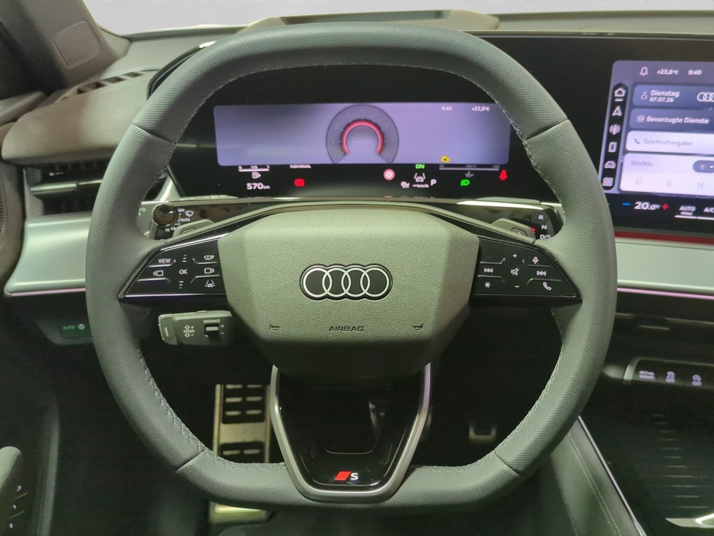 Bild über Audi Q3 SUV TFSI quattro 195 kW S tronic - für weitere Informationen kontaktieren Sie den Audi Partner