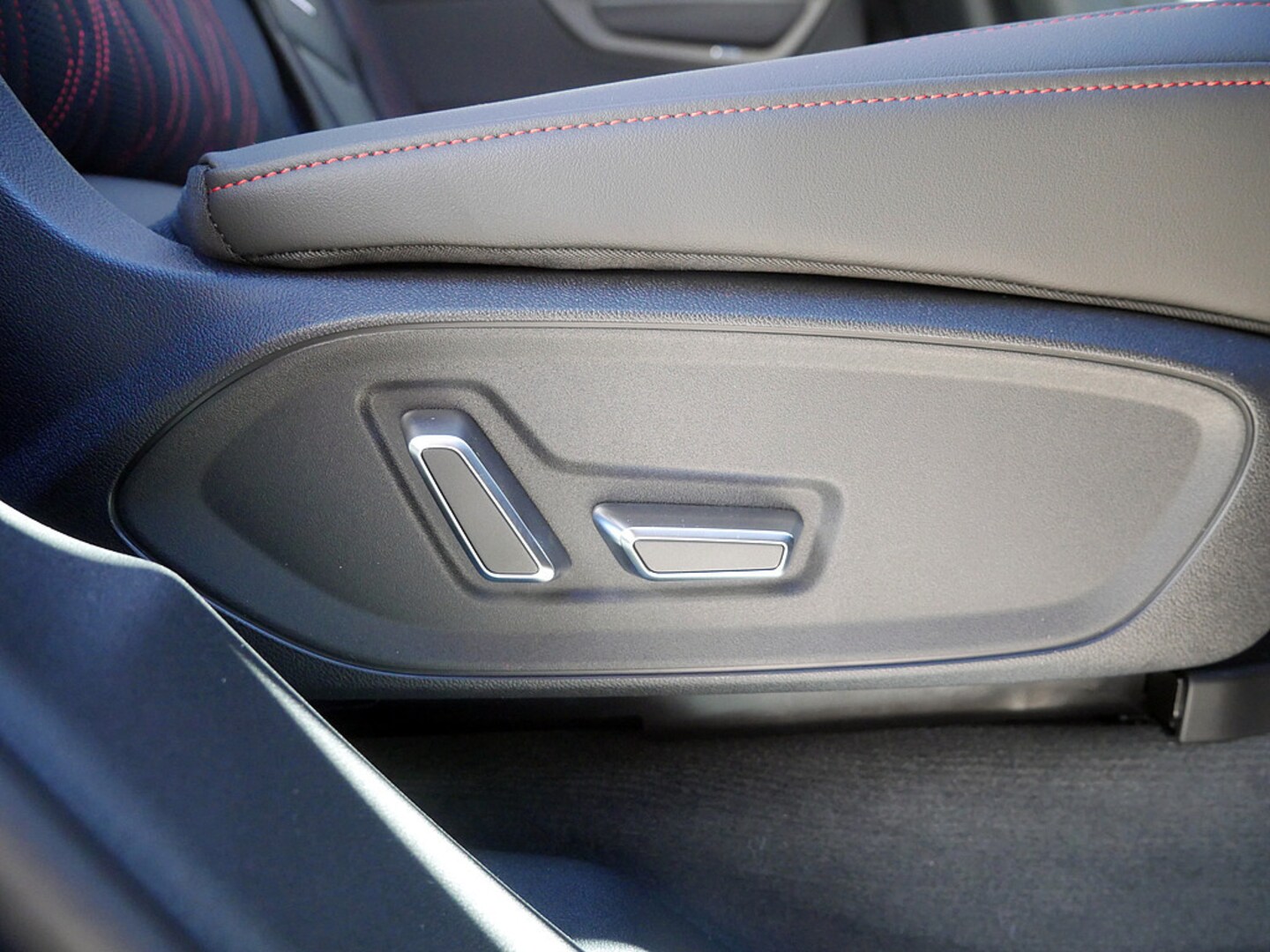 Bild über Audi Q7 SUV TDI quattro 220 kW tiptronic - für weitere Informationen kontaktieren Sie den Audi Partner
