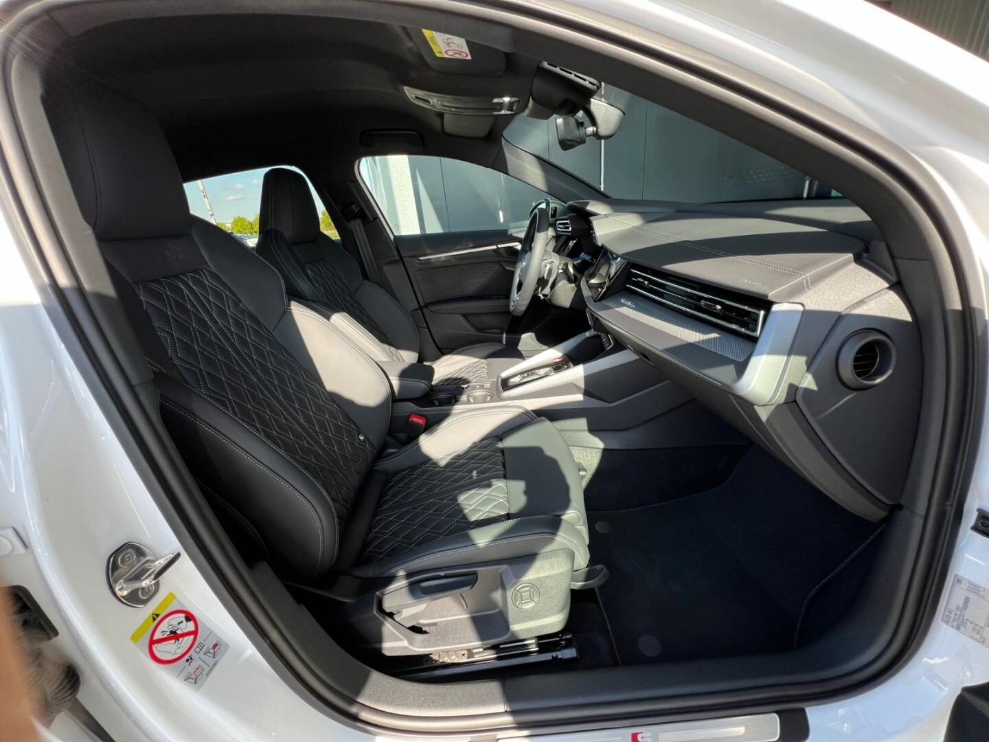 Bild über Audi S3 Sportback TFSI quattro S tronic - für weitere Informationen kontaktieren Sie den Audi Partner